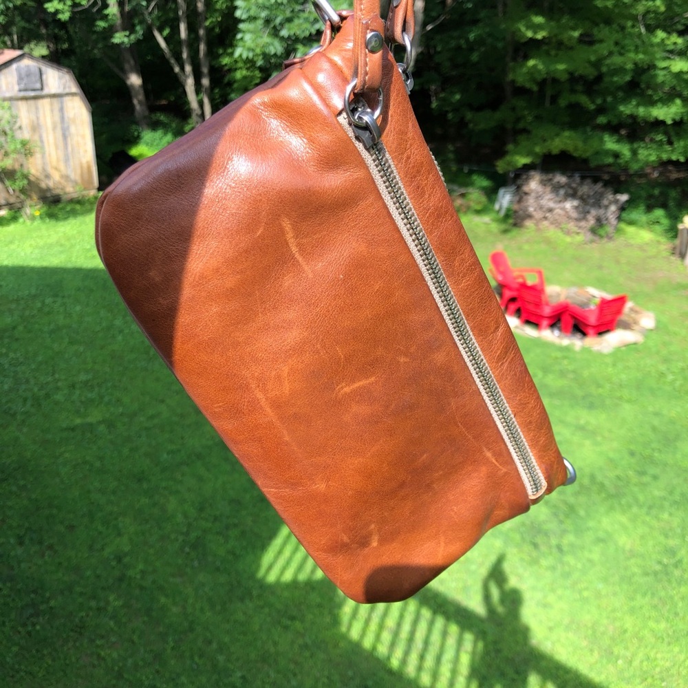 Rough & Tumble CBW OG - Crossbody Wallet in saddle